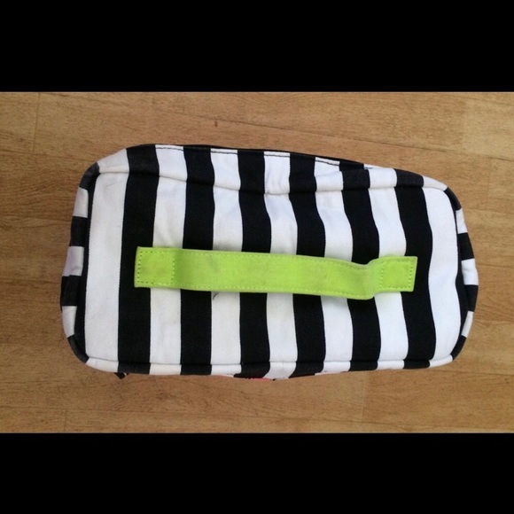 👙Victoria Secret’s Bra & Panty Traveler Bag👙 - Picture 6 of 8